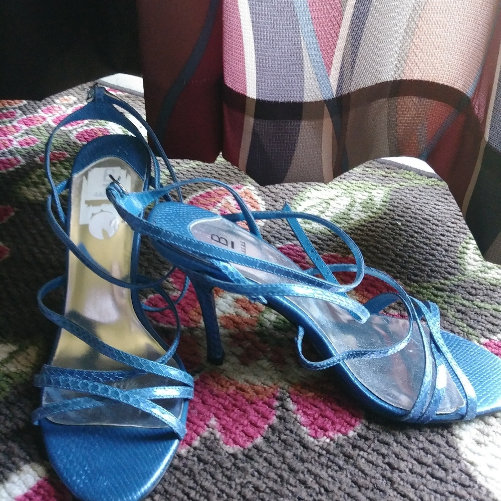 Heels - Picture 3 of 4